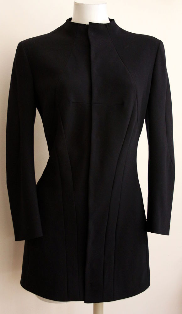 Manteau veste longue bleu nuit YOHJI YAMAMOTO T.3
T.M 600 Issy-les-Moulineaux (92)