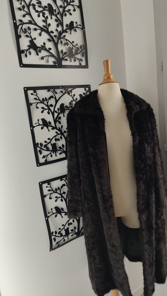 manteau vison authentique marron fonc�/Noir
s 250 Wambrechies (59)