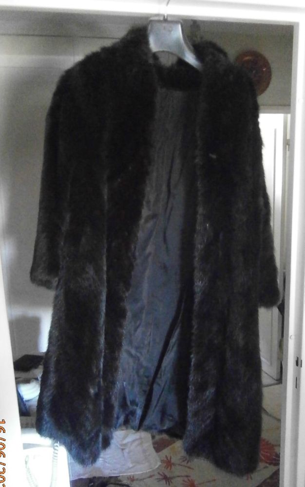 3 manteaux en Vison 
1 manteau cuir et daim 0 La Garenne-Colombes (92)