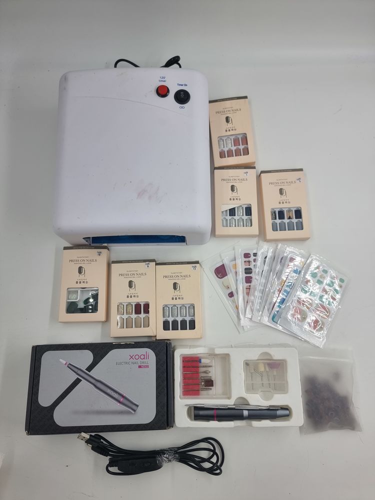 Lot manucure avec lampe UV, ponceuse, 6 boites de faux ongle 20 Vulbens (74)