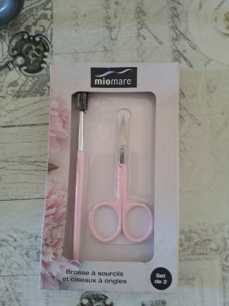 Set manucure 3 Paris 18 (75)