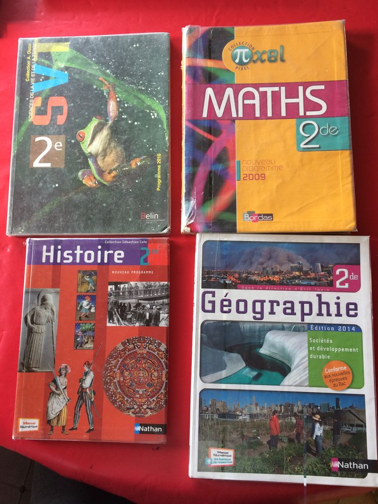 Manuels scolaires de seconde 8 Le Thuit-Simer (27)