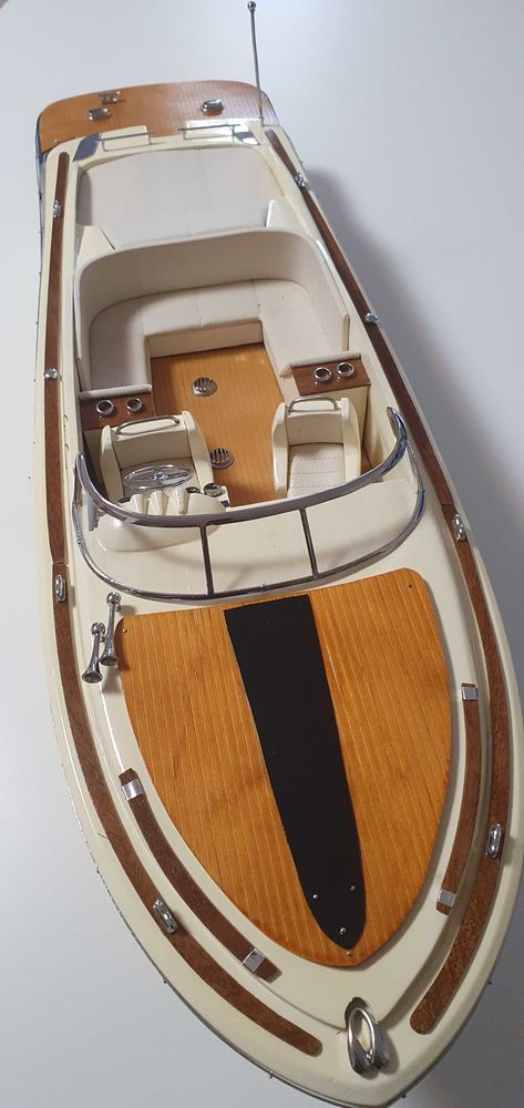 Maquette de bateau Chris Craft 350 Lyon 3 (69)