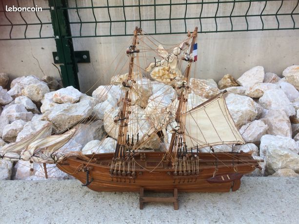 MAQUETTE Bateau    Goelette   de Pr�sentation avec support 30 G�nissieux (26)