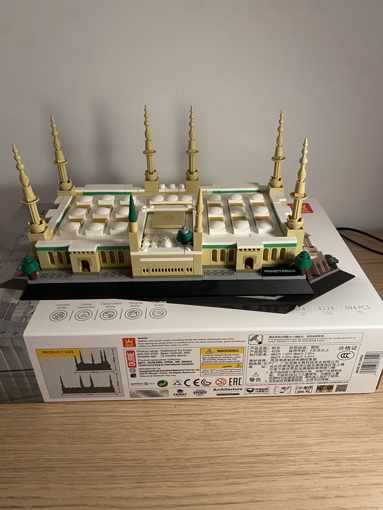 Maquette lego  Mosquee de medine �  construire soit m�me 26 Paris 1 (75)