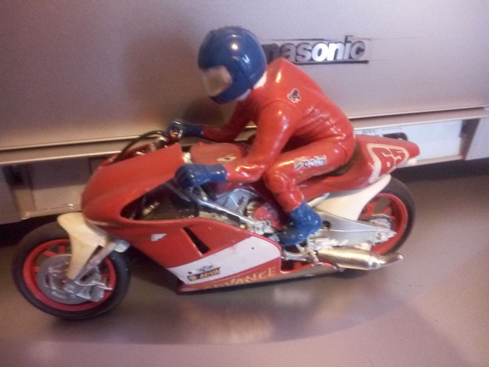 3 maquettes de motos 10 Montceau-les-Mines (71)