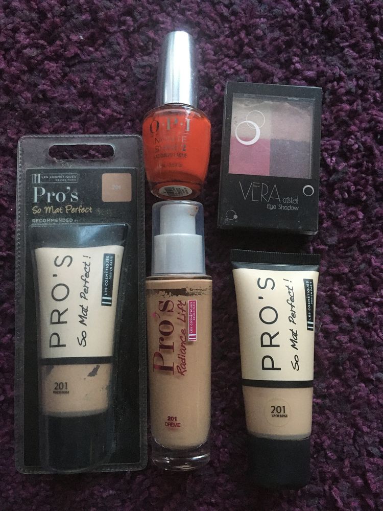 Lot de maquillage (fond de teint, fard � paupi�res, vernis) 0 Saint-Cyr-l'�cole (78)