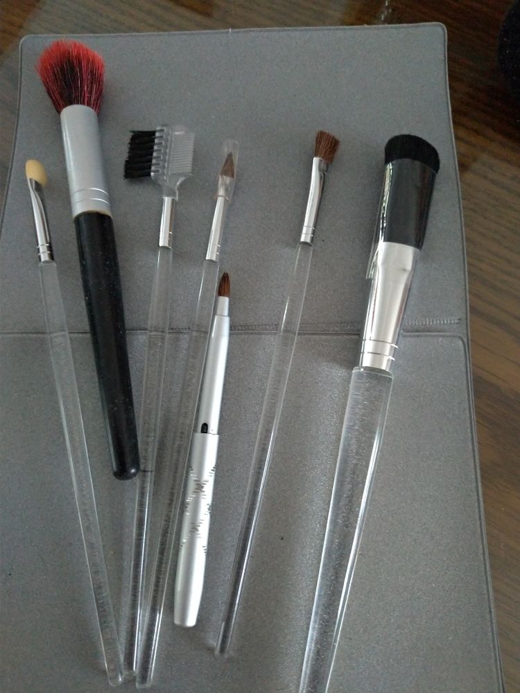 Kit de maquillage 7 pinceaux 5 Saint-Br�s (30)