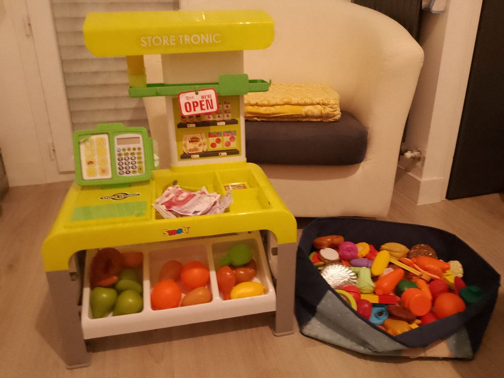 Marchande enfant panier l�gumes et fruits 1 Locmariaquer (56)