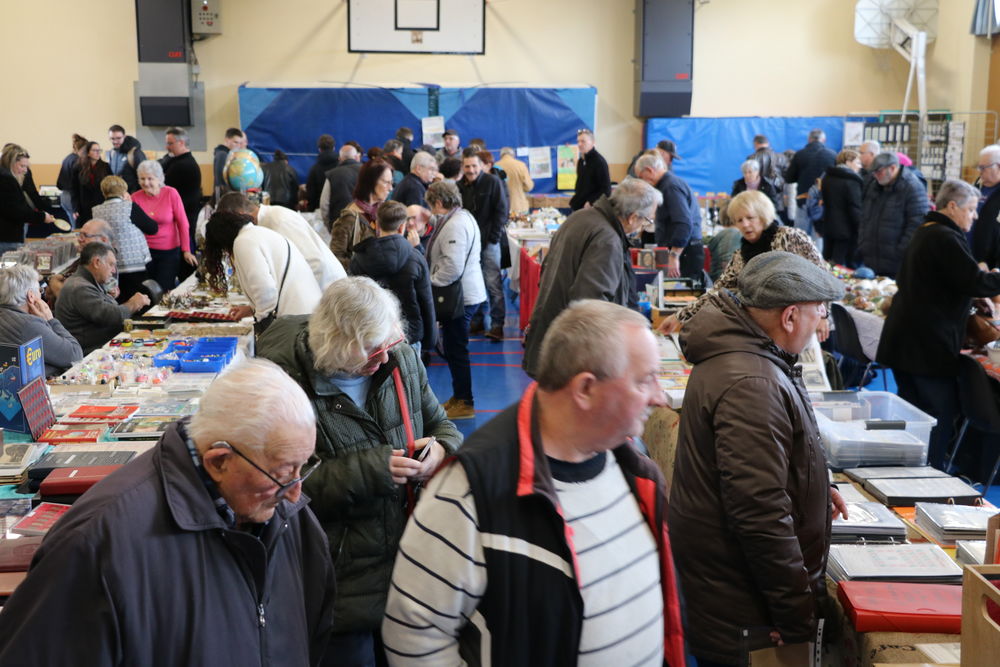March&eacute; des Collectionneurs (Multicollections) 0 Charn�cles (38)