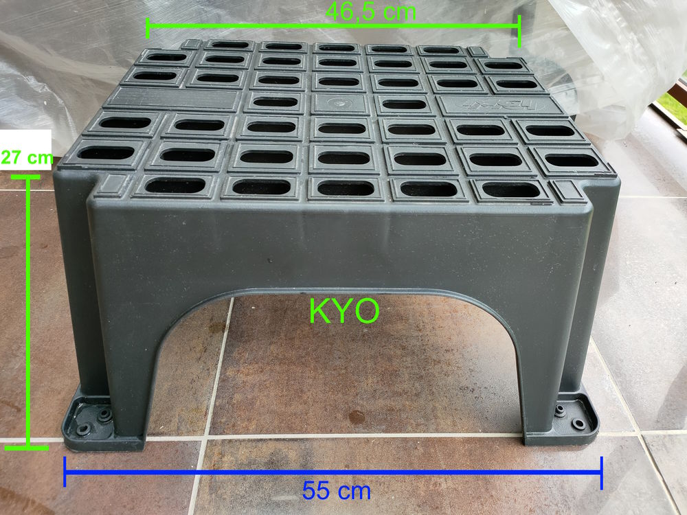 MGI Marchepied simple 1 marche noir gris plastique tabouret 12 Foncine-le-Haut (39)