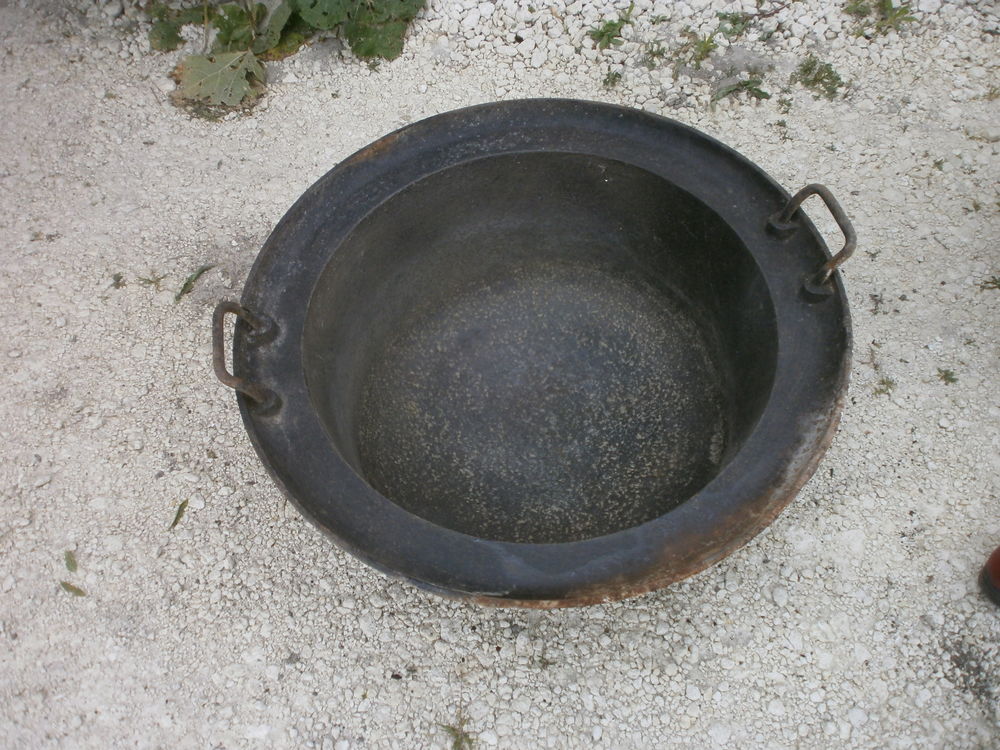 Marmite en fonte TBE 110 Saint-Thomas-de-Conac (17)