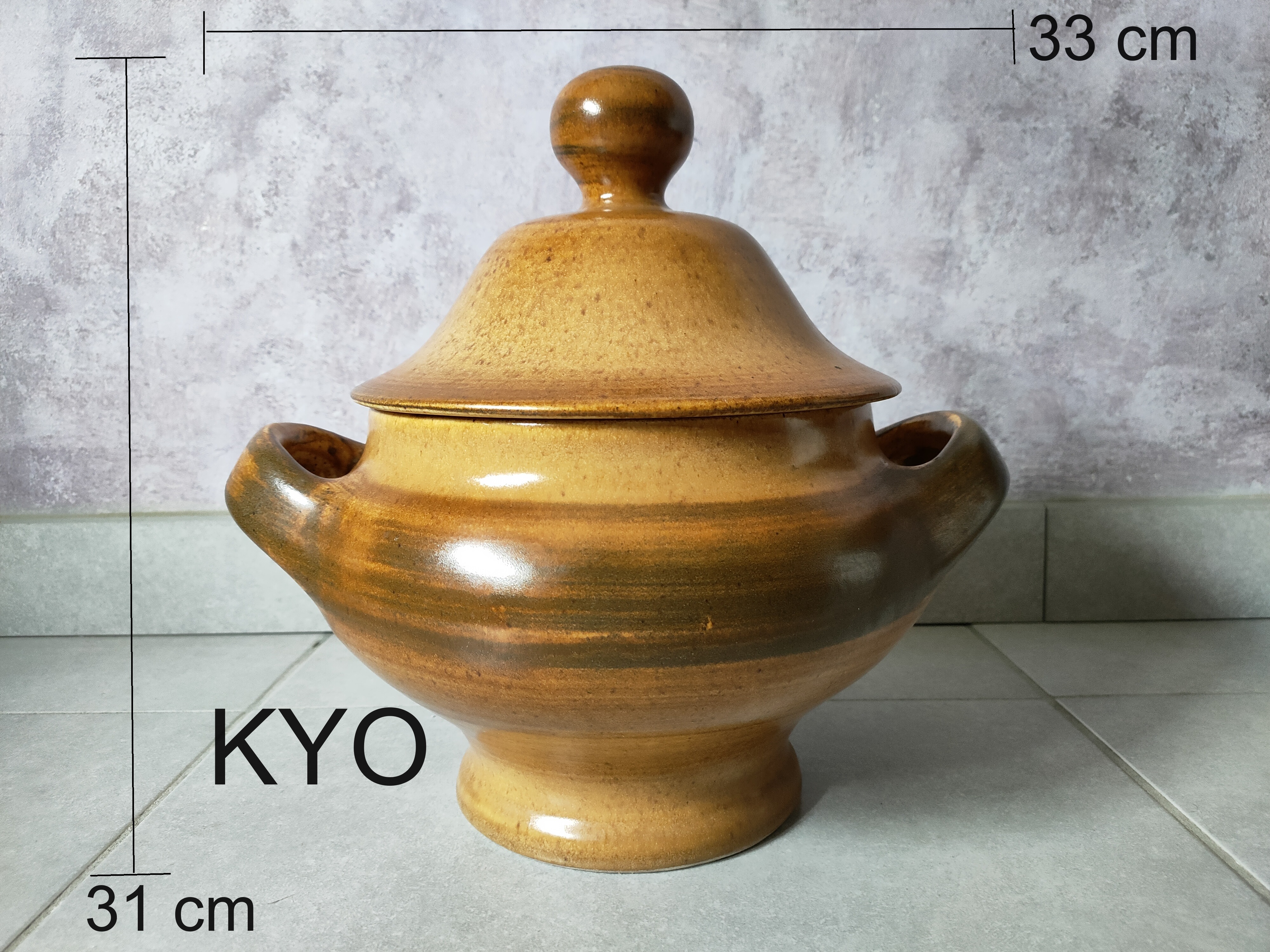 Marmite Soupi�re ronde couvercle anses, marron, terre cuite 15 Foncine-le-Haut (39)