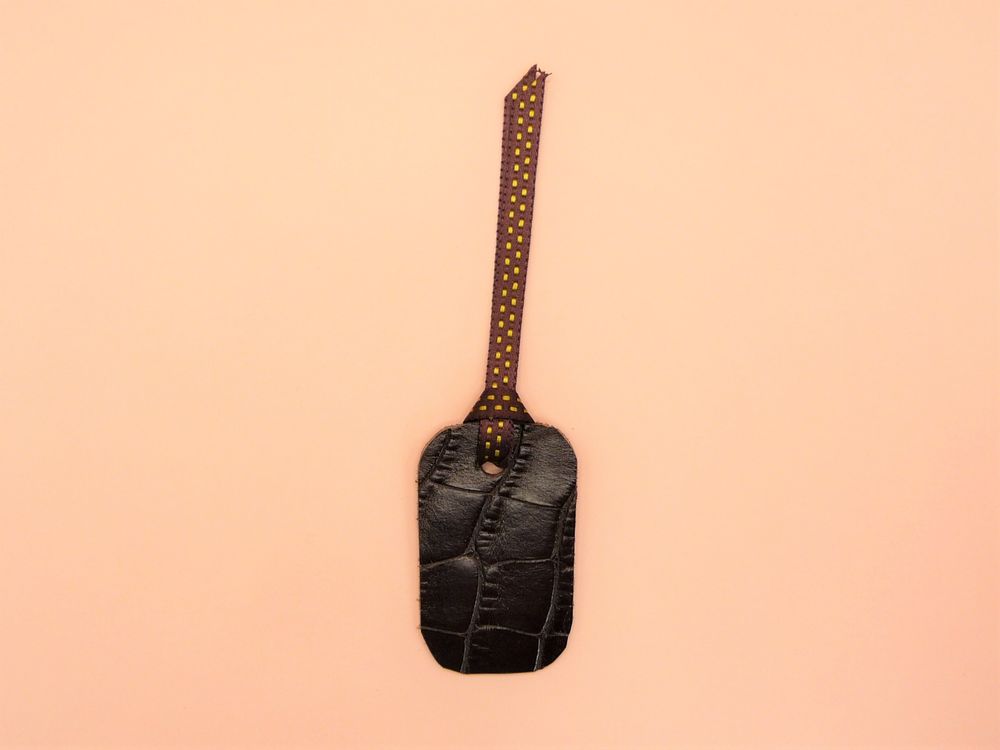 Marque Page en Cuir Rectangulaire Marron Chocolat et Ruban 15 Paris 15 (75)