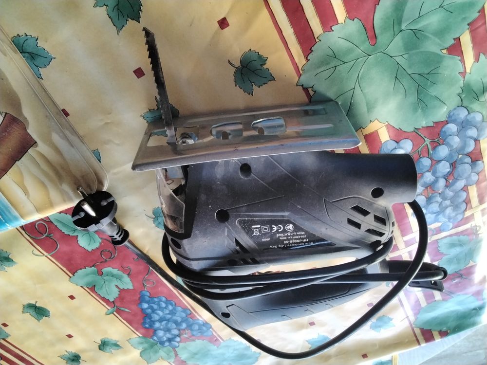 Marteau electropneumatique  meuleuse d angle scie sauteuse 50 Lamagist�re (82)