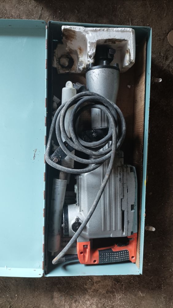 Marteau piqueur �lectrique 120 Nontron (24)