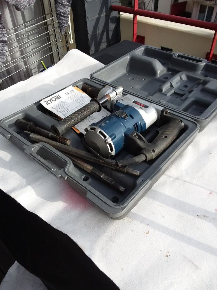 MARTEAU - PIQUEUR Ryobi 120 Le Mans (72)