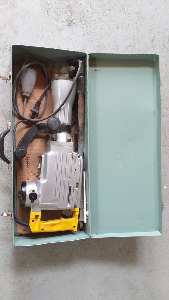 Marteau piqueur DRH 100 Garrosse (40)