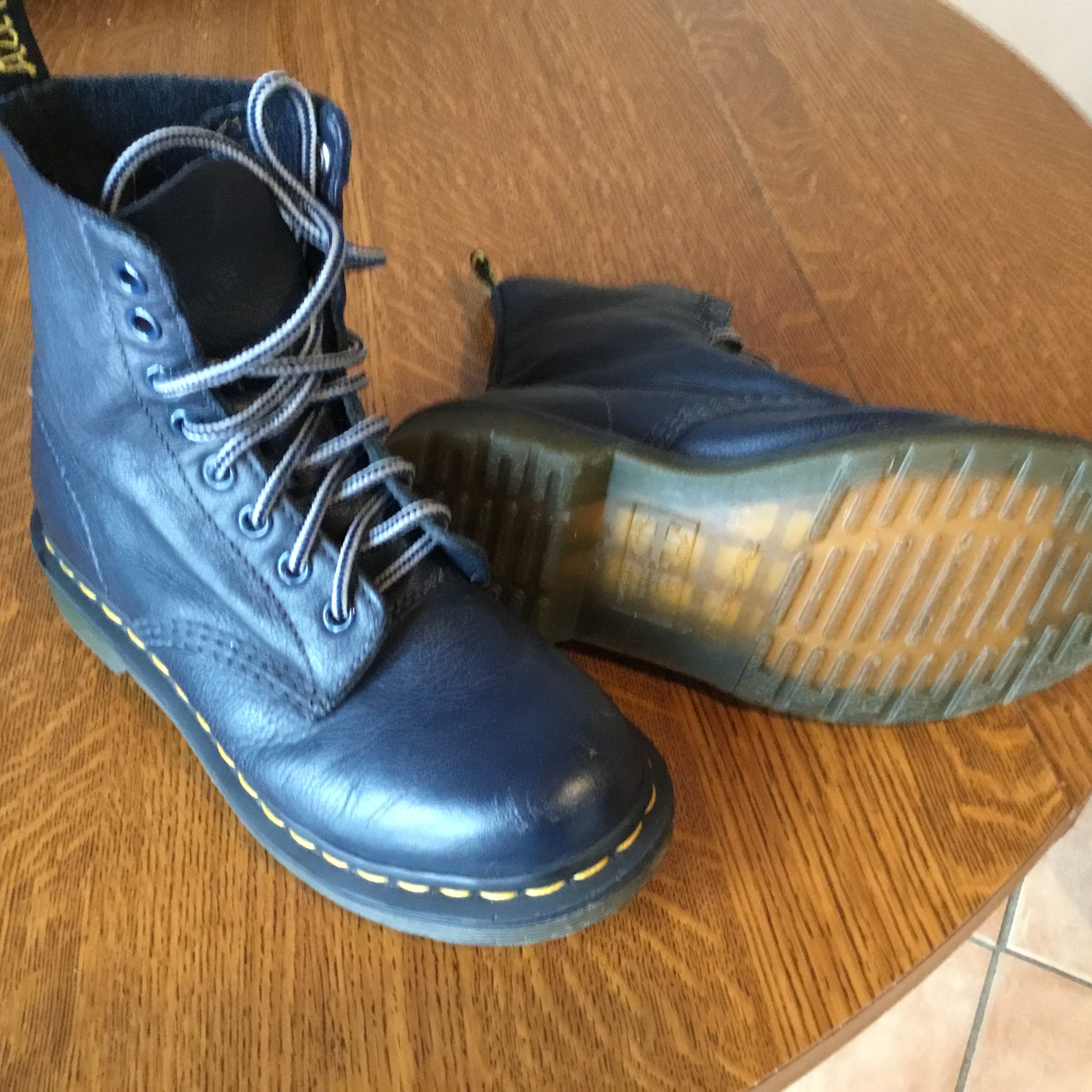 Doc Martins 36 bleu marine
50 Tourlaville (50)