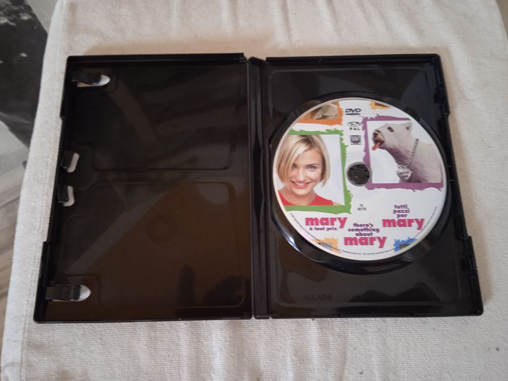 DVD Mary � tout prix
2017
Excellent �tat
En Fran�ais
Mult 10 Talange (57)