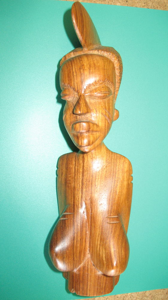 Masque Africain et statuettes . 30 Saint-Vivien-de-M�doc (33)