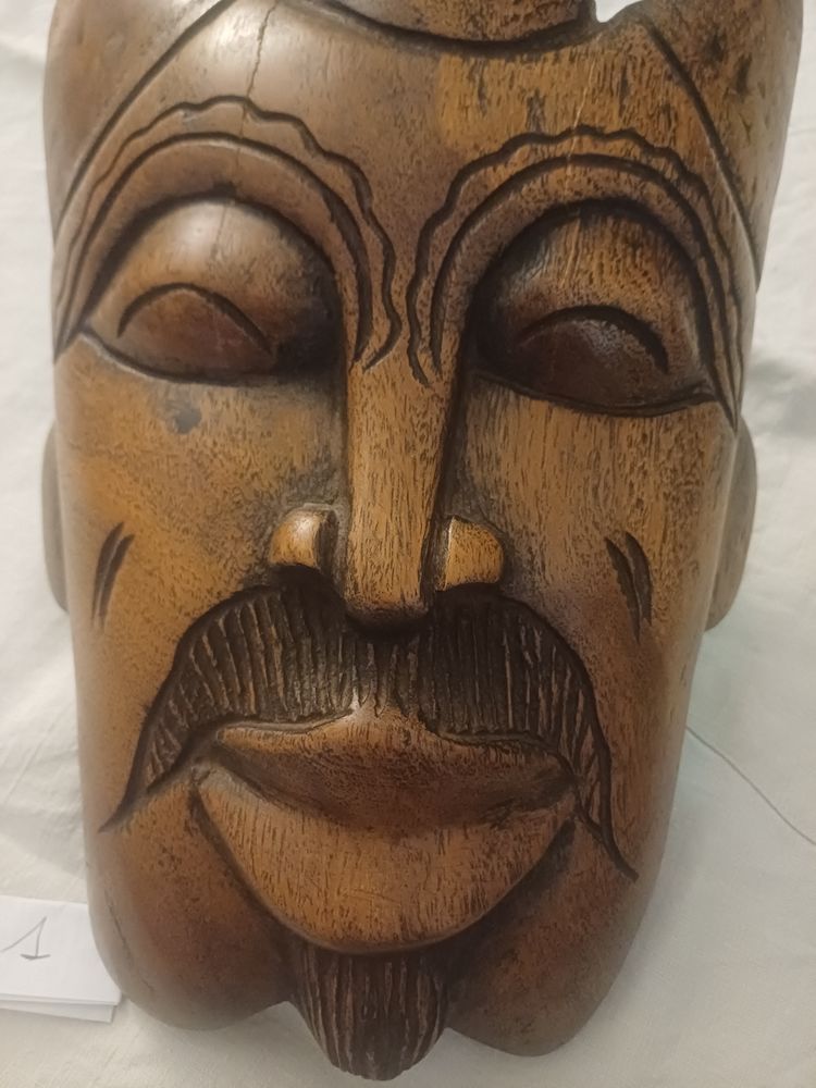 (1) MASQUE AFRICAIN 10 La Cadi�re-d'Azur (83)