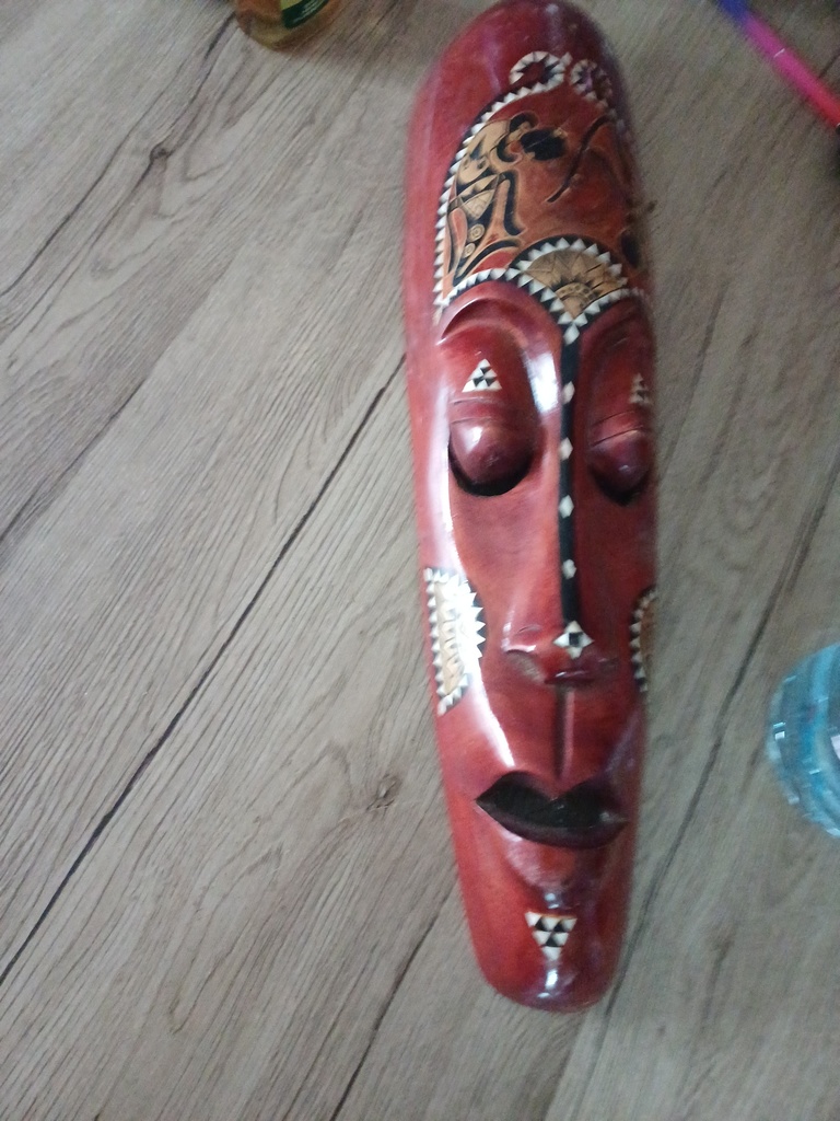 Masque d�coratif en bois peint 3 Yzeure (03)