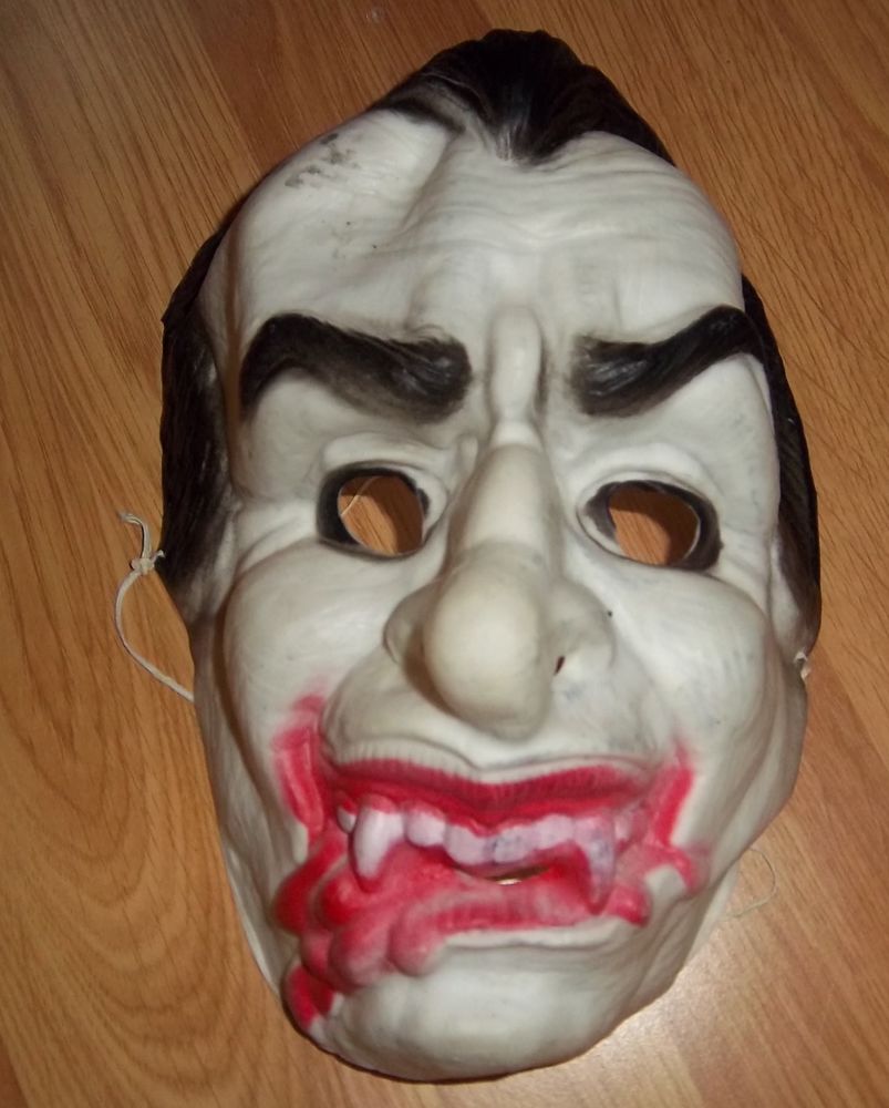 Masque vampire plastique souple 1 Colombier-Fontaine (25)