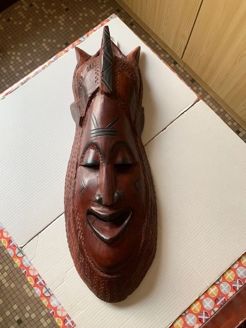 3 Masques africains en bois sculpt� 150 Oullins (69)