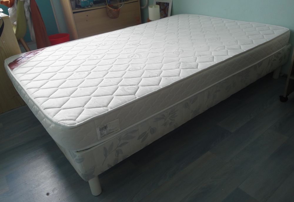 MATELAS 120X190X14cm + SOMMIER 
A r�cup�rer 04 ou 05/06 0 Talence (33)