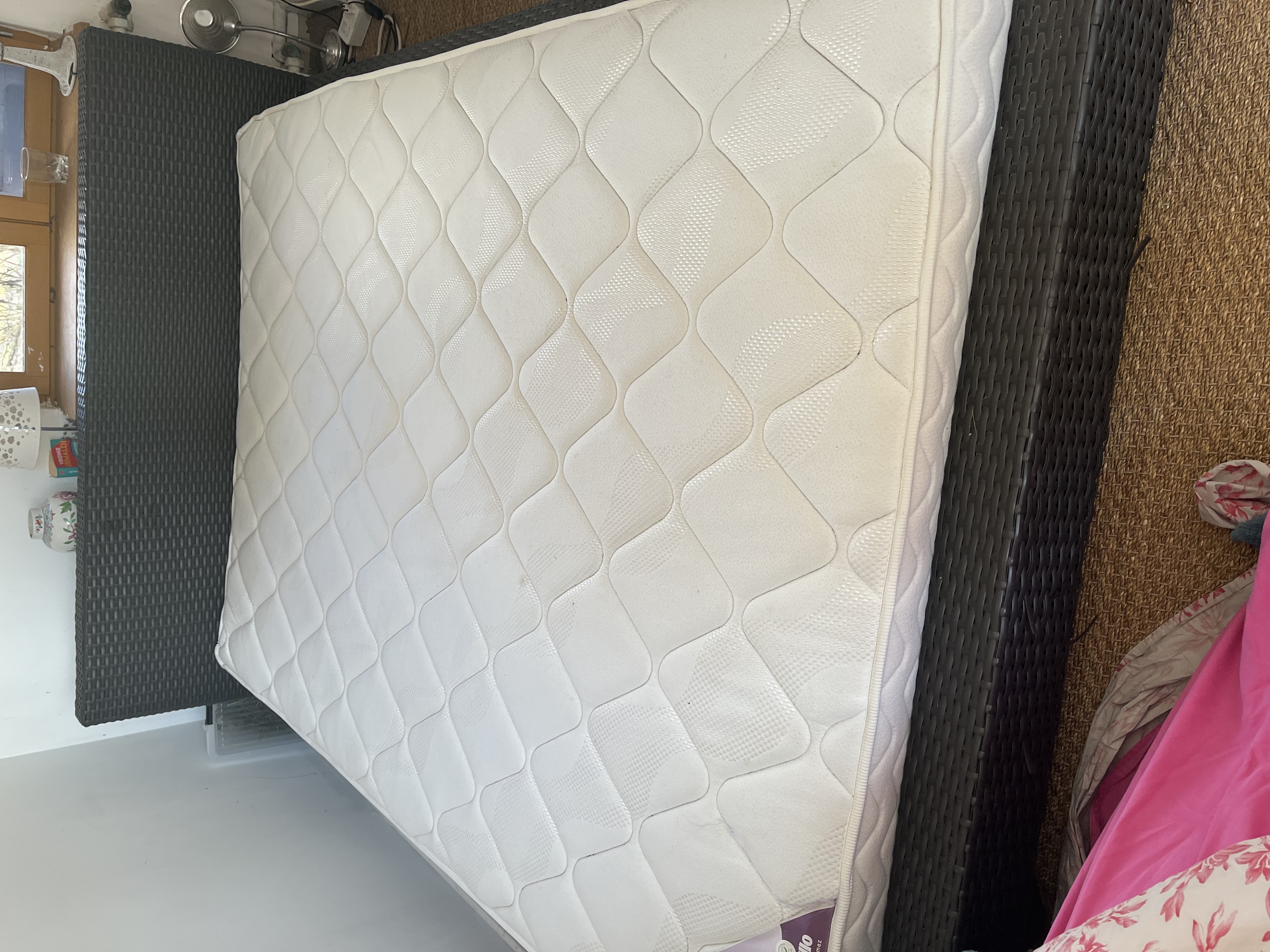 Lit et matelas 140x160cm comme neuf 400 �chauffour (61)