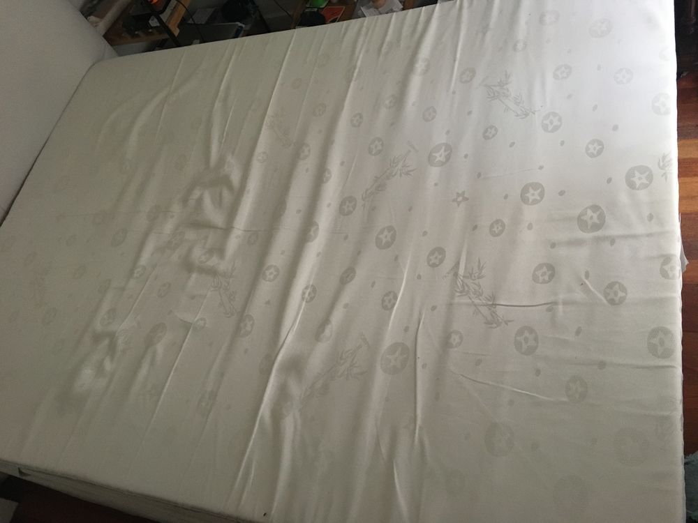 Sur Matelas 140x190 50 Paris 19 (75)