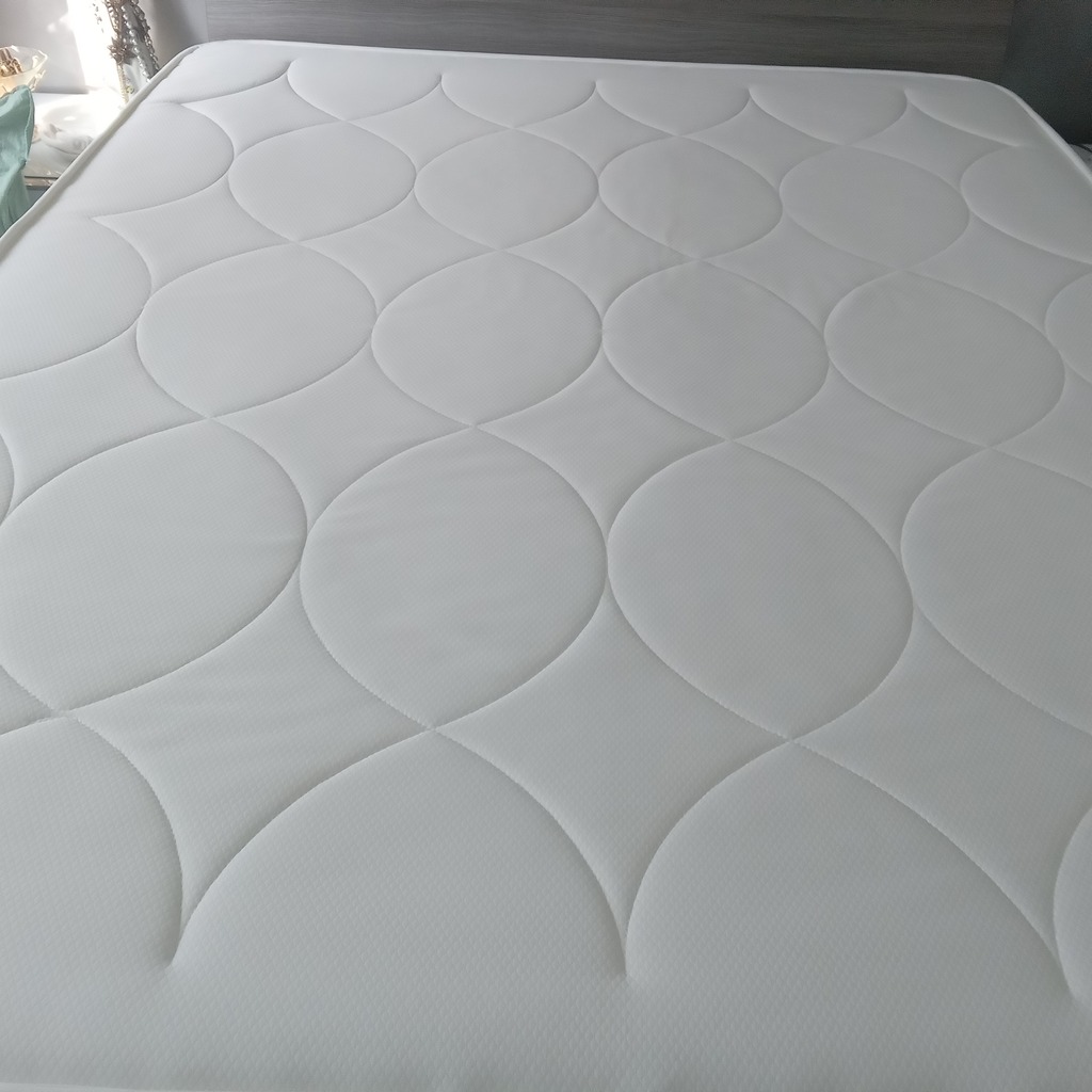 Matelas blanc surpiqu� 250 Crottet (01)