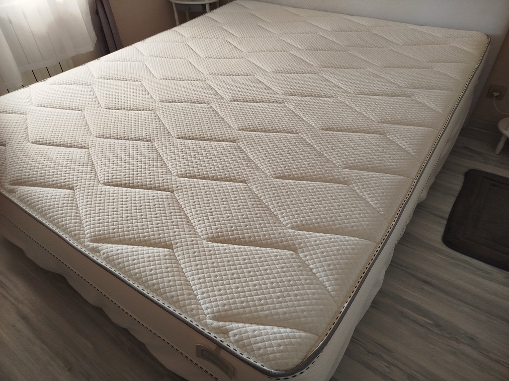 Matelas �cru matelass�  ( Simons ) 300 Clisson (44)