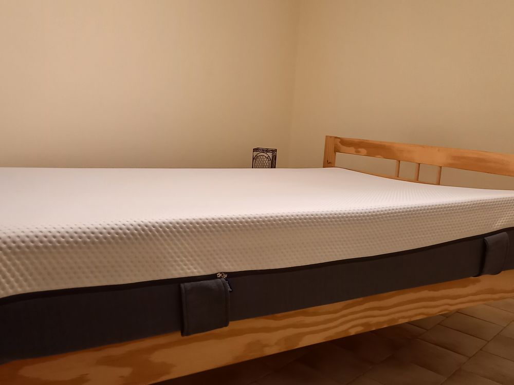 MATELAS EMMA 140X190 QUASI-NEUF 270 Puyricard (13)