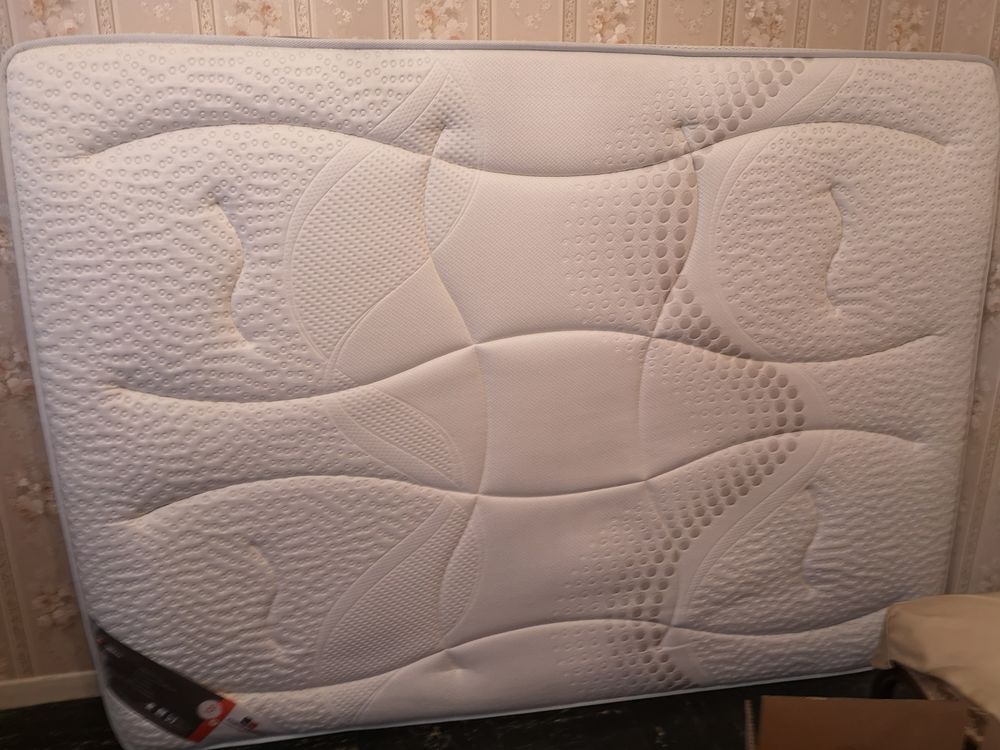 MATELAS - ETAT PRESQUE NEUF 30 Noyon (60)