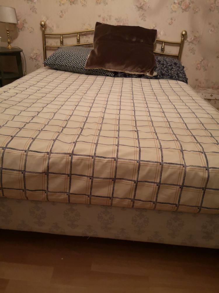 lit+matelas bon �tat 180 Saint-Denis (93)