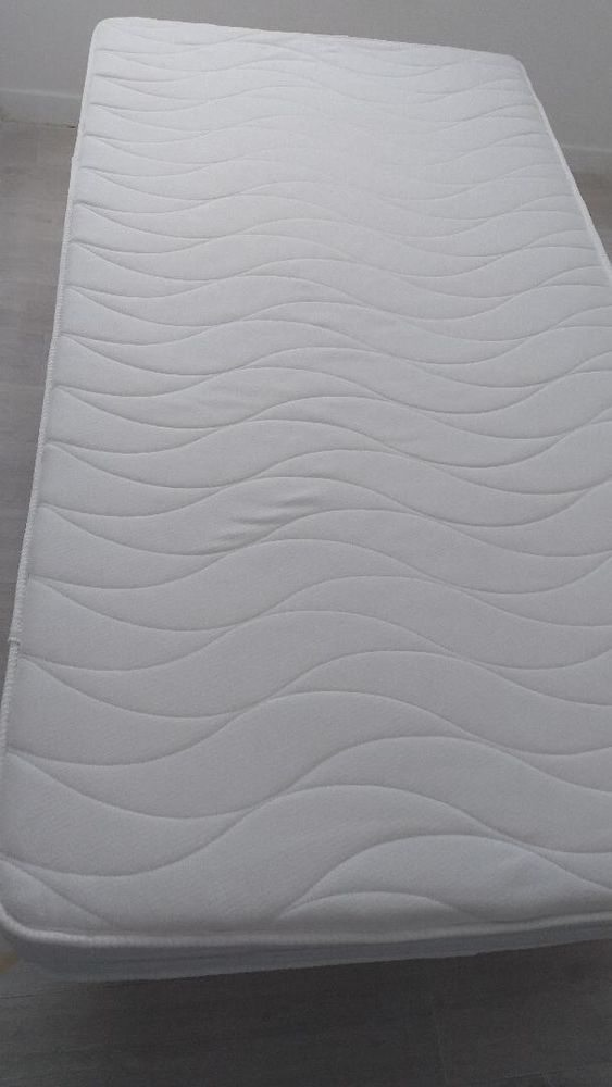 Matelas excellent �tat Atelier de Morph�e 90X170 99 Nice (06)