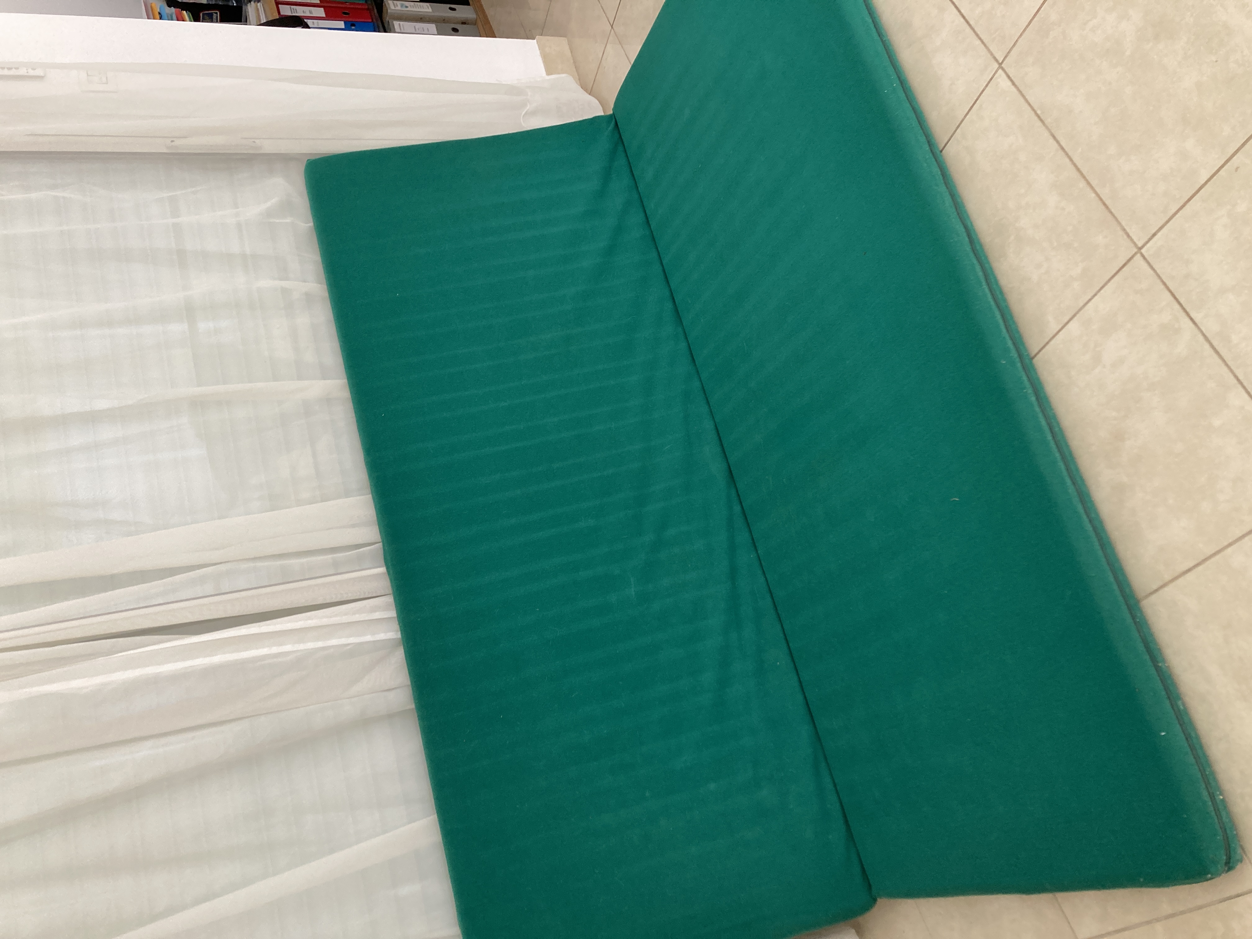 Matelas, futon. 10 Carqueiranne (83)