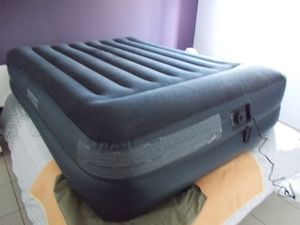 MATELAS GONFLABLE 50 Draguignan (83)
