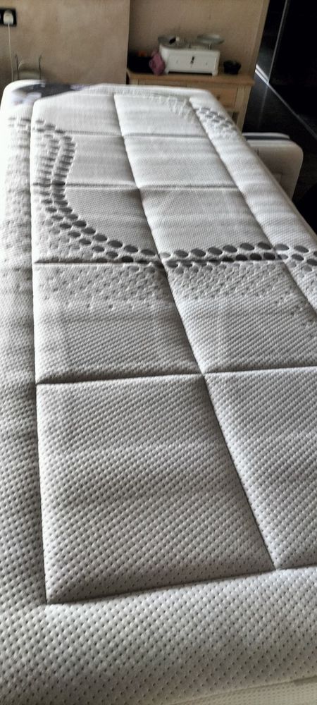 2 MATELAS HAUT DE GAMME 80X200 500 Oyonnax (01)