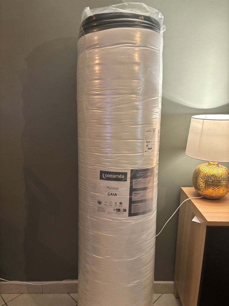 Matelas neuf encore enroul� 390 Halluin (59)