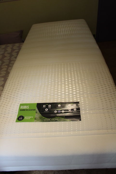Matelas neuf 80 x 200 x 21 cm RUBIS 400 Chancelade (24)