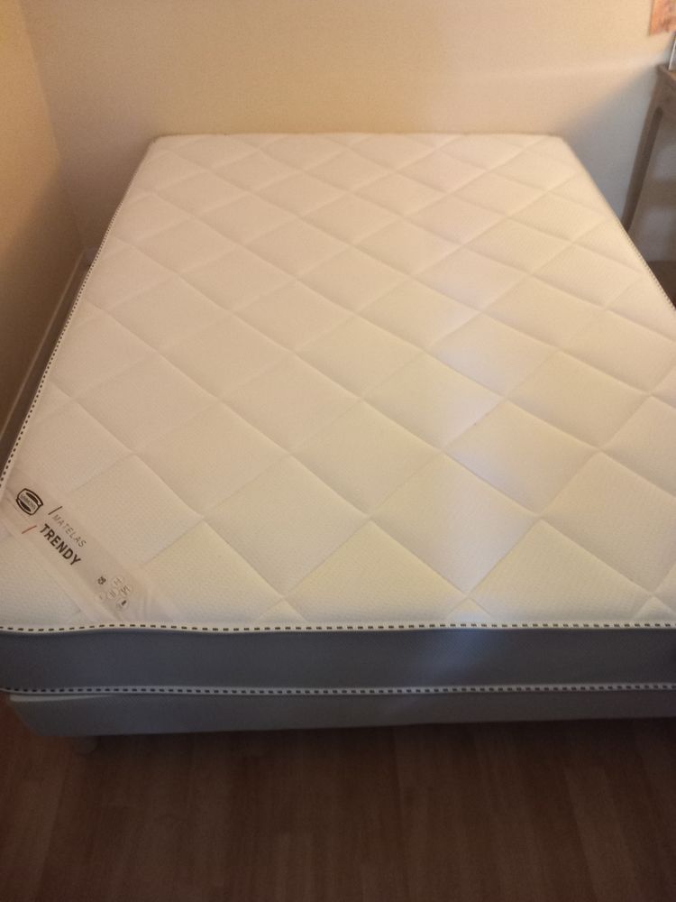 Lit et matelas neuf simmons 325 Ifs (14)