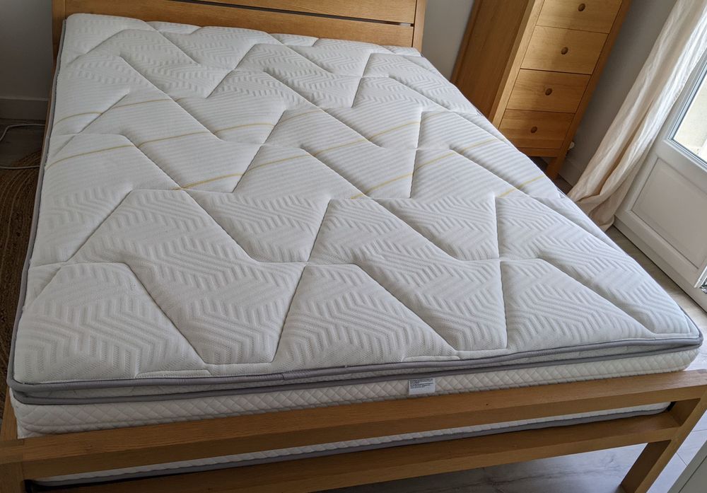 Matelas 2 personnes 160 x 200 cm Treca tr�s bon �tat 1500 Le Chesnay (78)