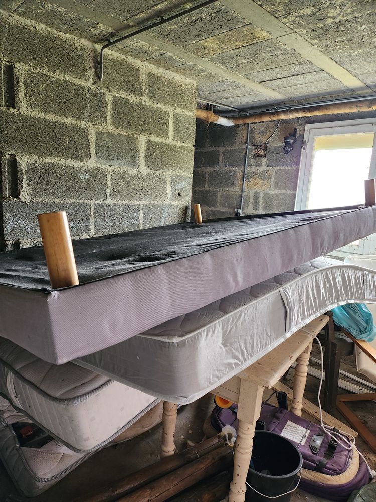 Lit matelas plus sommier 200 Locmalo (56)