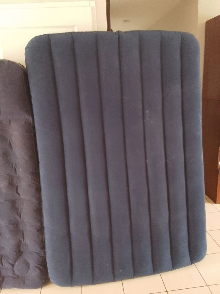 MATELAS PNEUMATIQUE DE CAMPING 30 Mignaloux-Beauvoir (86)