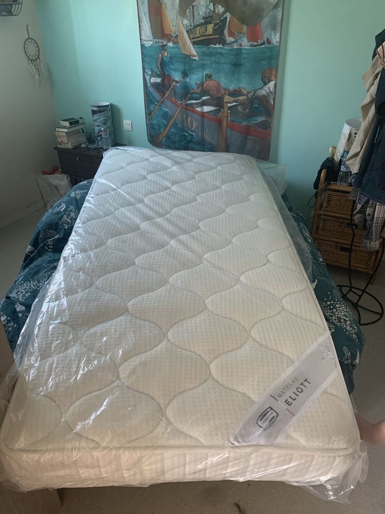 Matelas de 90 par 190 presque neuf 30 S�n� (56)