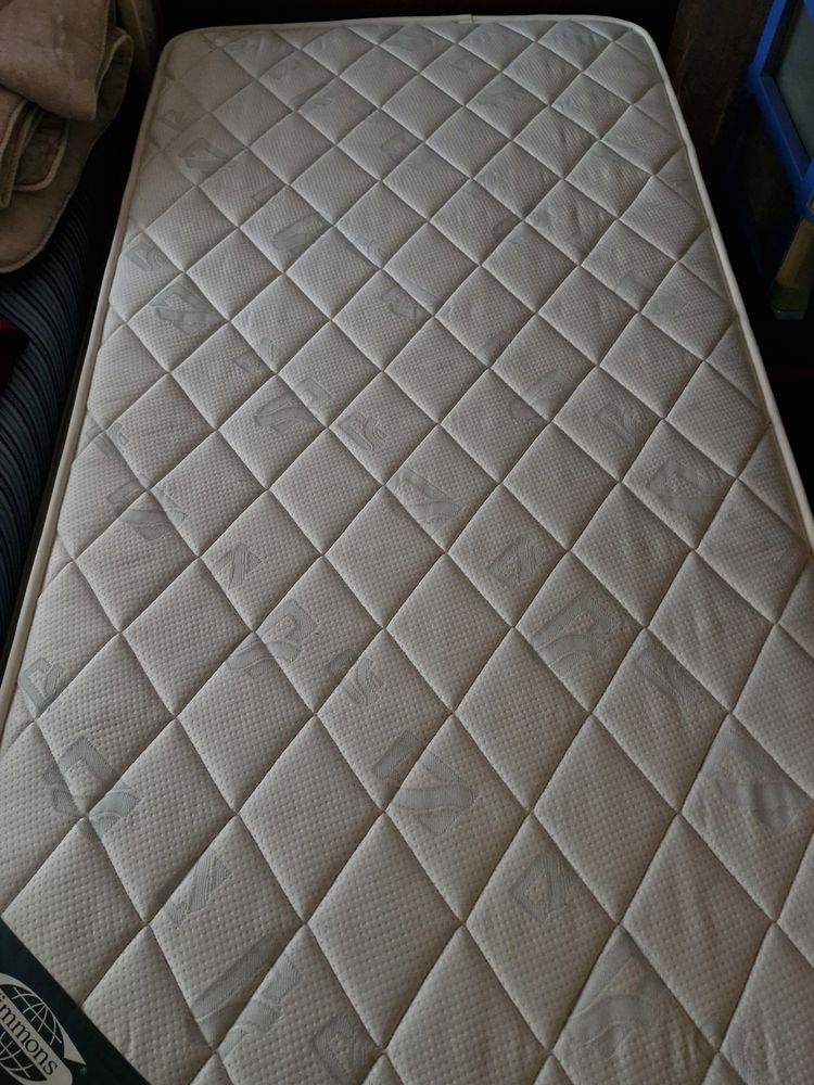 Matelas � ressort et son sommier lit 1 personne 90 Longwy (54)