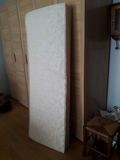 matelas  peu servi une place 65x185x18 cm 4 Tours (37)